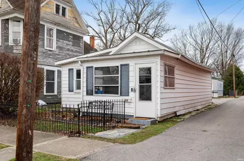 128 S Broadway St, Albany, IN 47320