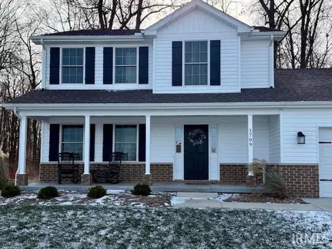 1709 N Sandal Wood Dr, Yorktown, IN 47396