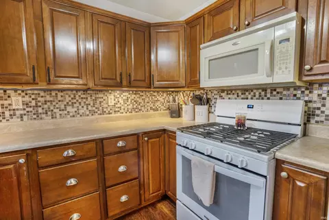 312 E 7th St, Brookston, IN 47923 photo 8