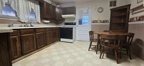 218 Mcdowell St, Mount Carmel, IL 62863 photo 8