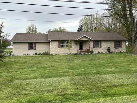1220 E State St, Albany, IN 47320