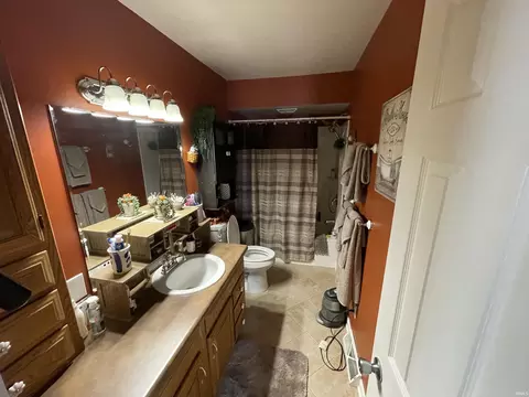 Bath - 4016 W Stapleton Ave, Bloomington, IN 47403 photo 1 of 1