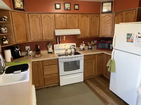 Kitchen - 4016 W Stapleton Ave, Bloomington, IN 47403 photo 2 of 3