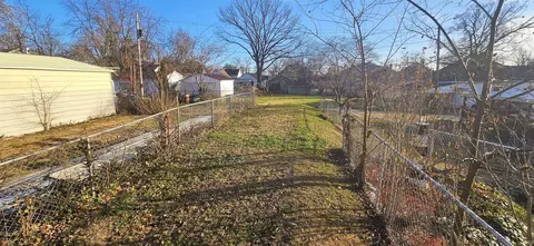 205 E 3rd St, Mount Carmel, IL 62863 photo 12