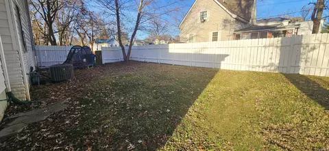 205 E 3rd St, Mount Carmel, IL 62863 photo 9