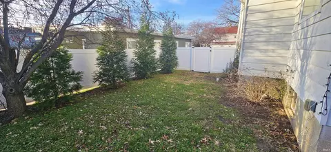 205 E 3rd St, Mount Carmel, IL 62863 photo 8
