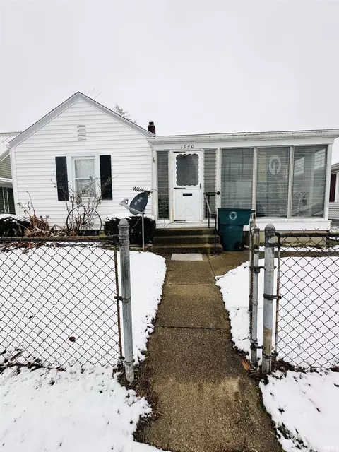 1940 W 9th St, Muncie, IN 47302