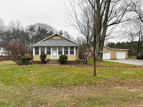 2804 Edwardsburg Ave, Elkhart, IN 46514