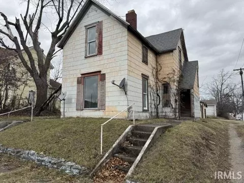 207 E Main St, Hartford City, IN 47348
