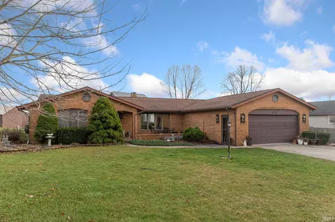 3819 Oldfield Dr, Leesburg, IN 46538