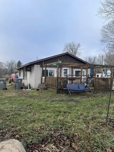 7532 W Lake Park Rd, Warsaw, IN 46582