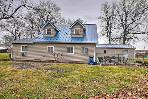 708 E Rose Ln, Syracuse, IN 46567 photo 2