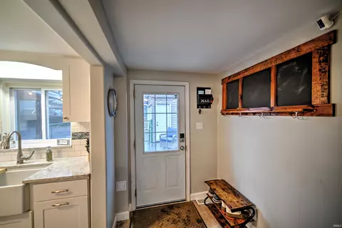 708 E Rose Ln, Syracuse, IN 46567 photo 9