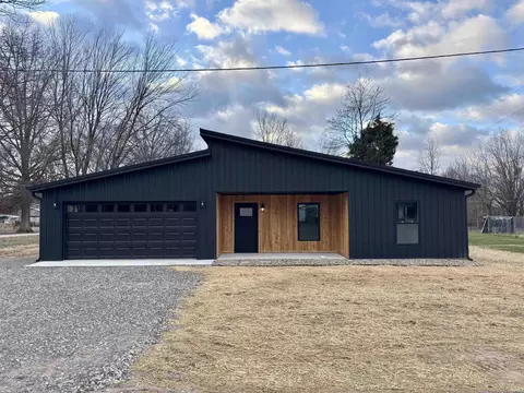 114 SW 6th St, Linton, IN 47441