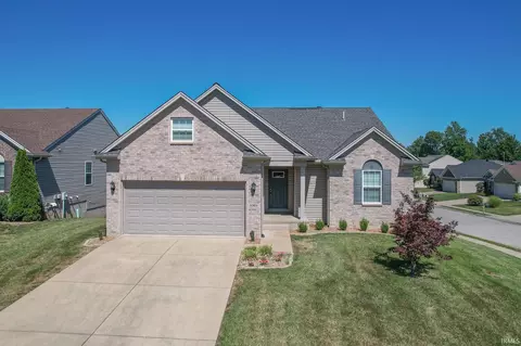 5301 Suncrest Ct, Evansville, IN 47711