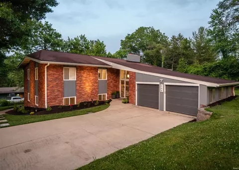 448 E Blue Ridge Dr, Bloomington, IN 47408 photo 2