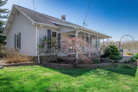 9423 Highway 66 Hwy, Wadesville, IN 47638