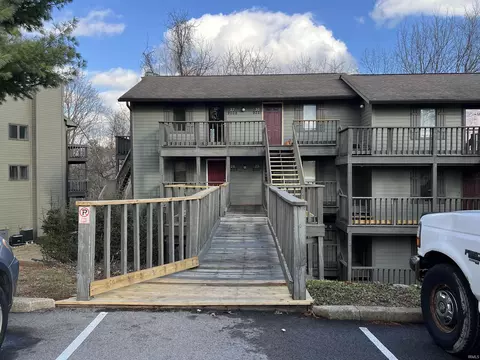 9201 S Pointe Retreat Dr, Bloomington, IN 47401