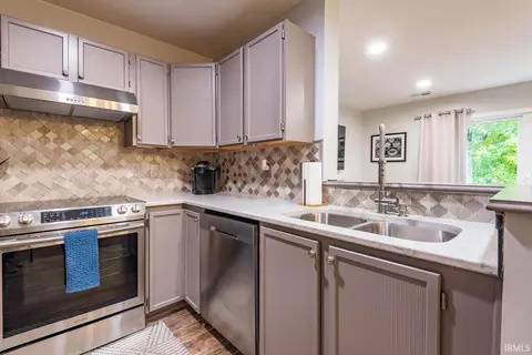 736 E Bayberry Ct, Bloomington, IN 47401 photo 7