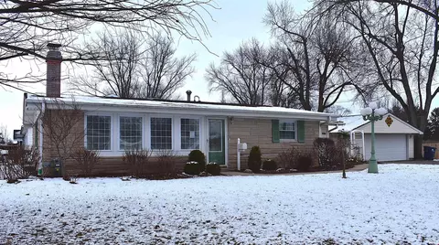 2100 Wilshire Dr, Frankfort, IN 46041