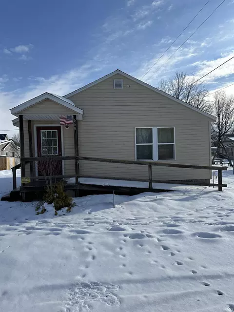 669 NE 5th St, Linton, IN 47441 photo 2
