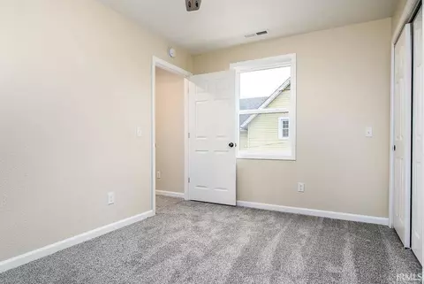 216 E 5th St, Auburn, IN 46706 photo 9