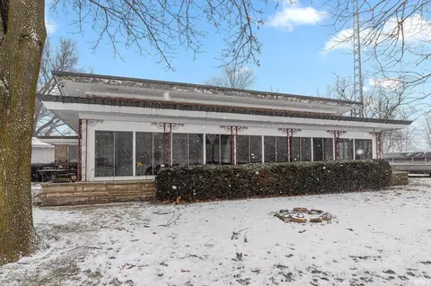 10462 S Bouse Dr, Silver Lake, IN 46982