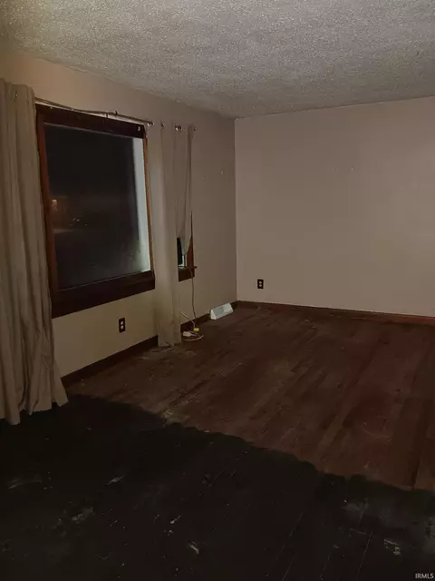 Living - 100 E Village Dr, Sullivan, IN 47882 photo 1 of 2