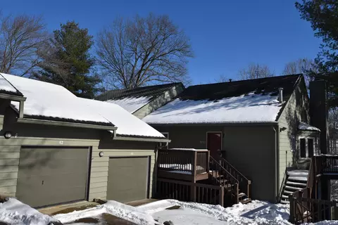 9723 S Harbour Pointe Dr, Bloomington, IN 47401