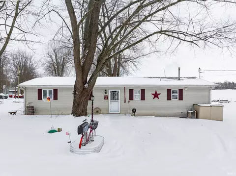 8668 S Valentine Rd, Claypool, IN 46510