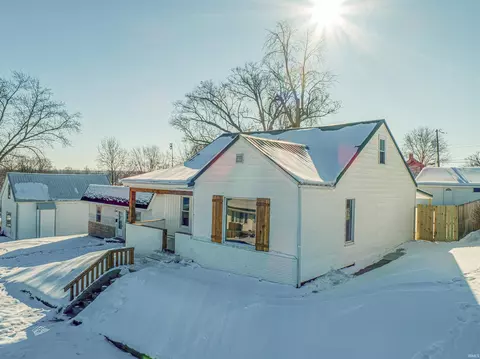 518 W Washington St, Oakland City, IN 47660