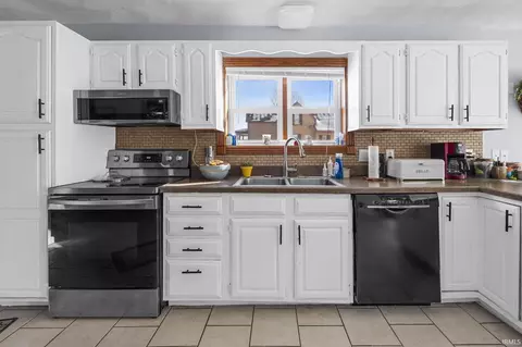 Kitchen - 1038 Second Ave, Jasper, IN 47546 photo 2 of 3