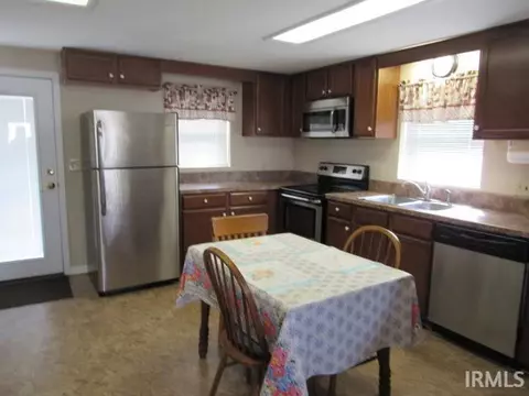1028 E Third St, Mount Vernon, IN 47620 photo 4
