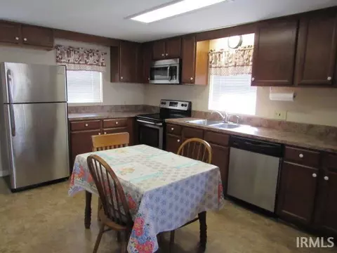 1028 E Third St, Mount Vernon, IN 47620 photo 3