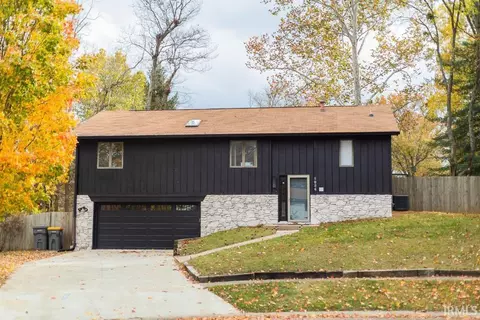 1824 E Thornton Dr, Bloomington, IN 47401