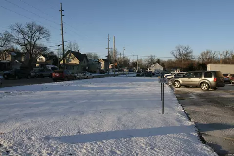300 E 7th St, Auburn, IN 46706 photo 3