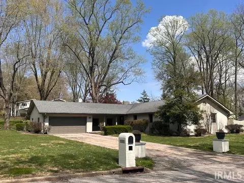 215 Pine Pl, Evansville, IN 47710
