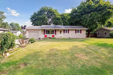 18386 Brewster Dr, Bristol, IN 46507