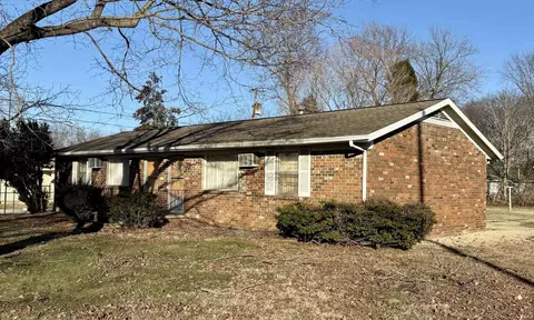220 S 4th St, Chandler, IN 47610