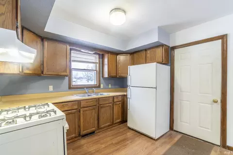 618 N Canal St, Lagrange, IN 46761 photo 4
