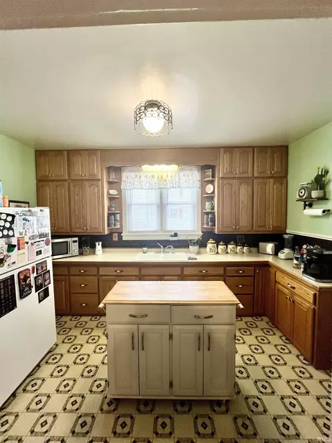 427 E 3rd St, Peru, IN 46970 photo 10