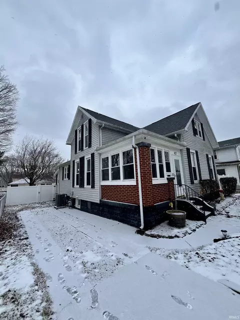 427 E 3rd St, Peru, IN 46970 photo 2