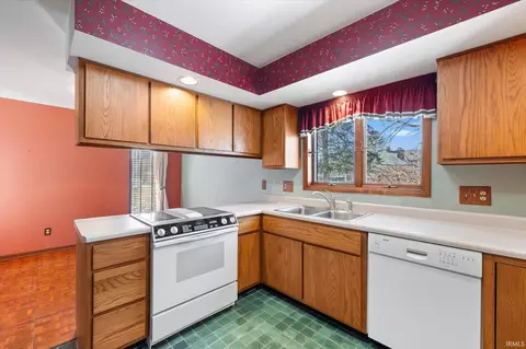 Kitchen - 3116 N Ramble Rd E, Bloomington, IN 47408 photo 3 of 5