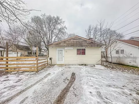 216 W 27th St, Anderson, IN 46016