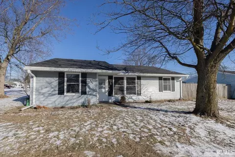 304 W Pursley St, Farmland, IN 47340