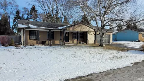204 N Cheyenne Dr, Warsaw, IN 46582