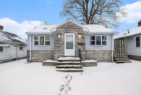 1430 E Fox St, South Bend, IN 46613 photo 1