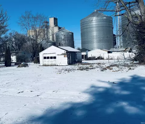 204 W Anderson St #7, Wolcott, IN 47995