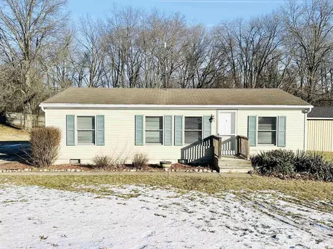 316 Maple St, Walkerton, IN 46574 photo 1