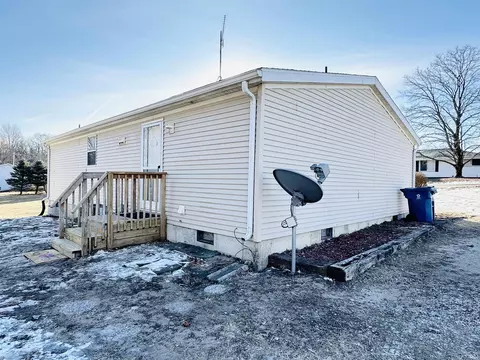 316 Maple St, Walkerton, IN 46574 photo 6